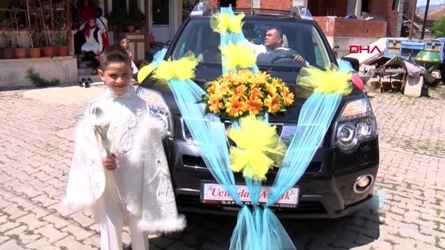 TOKAT EMNİYET MÜDÜRÜNÜN MAKAM ARACI, ŞEHİT ÇOCUĞUNA SÜNNET ARABASI OLDU