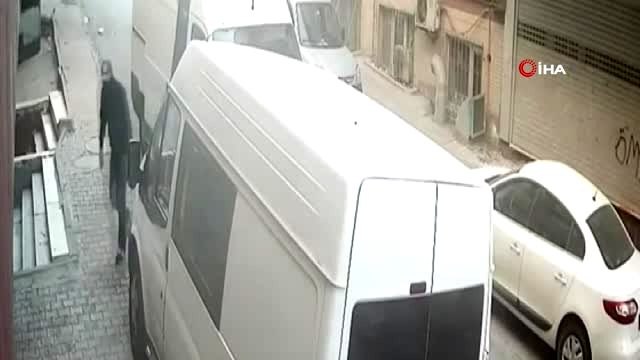 Sultangazi'de kadın elbiselerini kucaklayarak böyle çaldılar