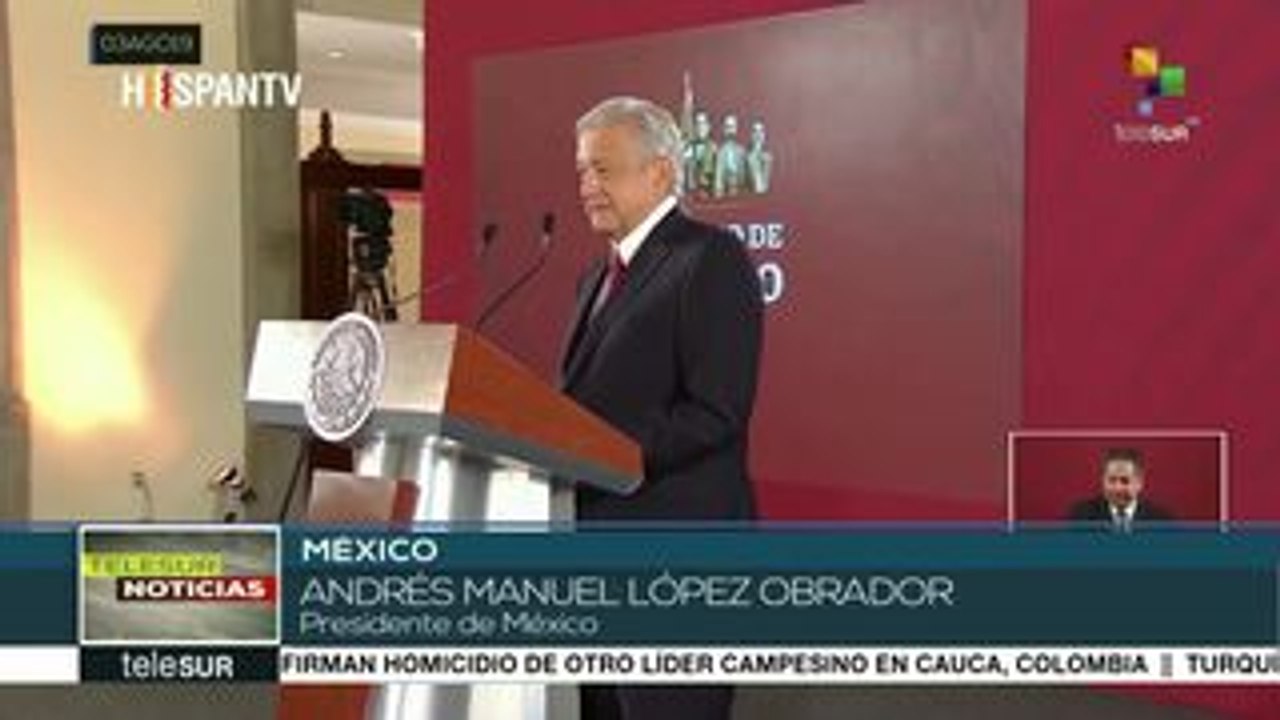 México: AMLO firma compromiso de no reelección ante un notario