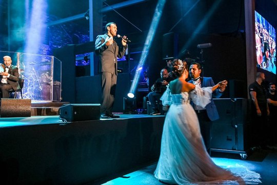 زفاف مفاجئ في حفل كاظم الساهر في بيت الدين .. وهكذا تصرف القيصر