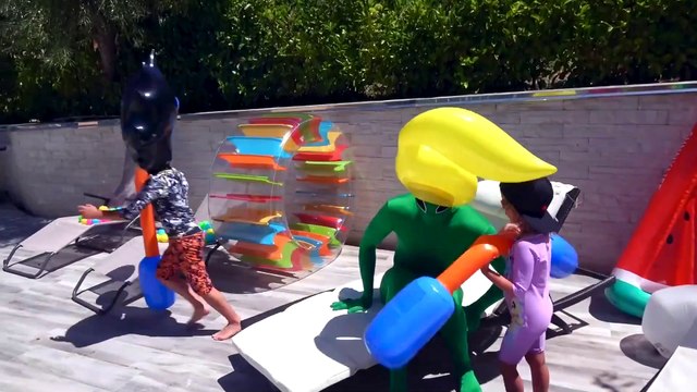 Мистер Макс Мисс Катя Prank Bad Kids Pranks Daddy Пришелец в Бассейне Ящерица в еде Робо...