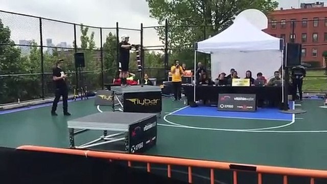 Enorme gamelle en Pogo Stick face contre terre