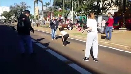 Moradores espantam frio com atividades no 'Domingão-Calçadão-Fechadão'