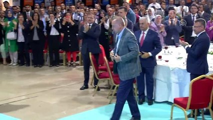 Cumhurbaşkanı Erdoğan: "Önümüzdeki seçimsiz dönemi, ülkemizde güçlenmenin AK Parti'de ise yenilenme...