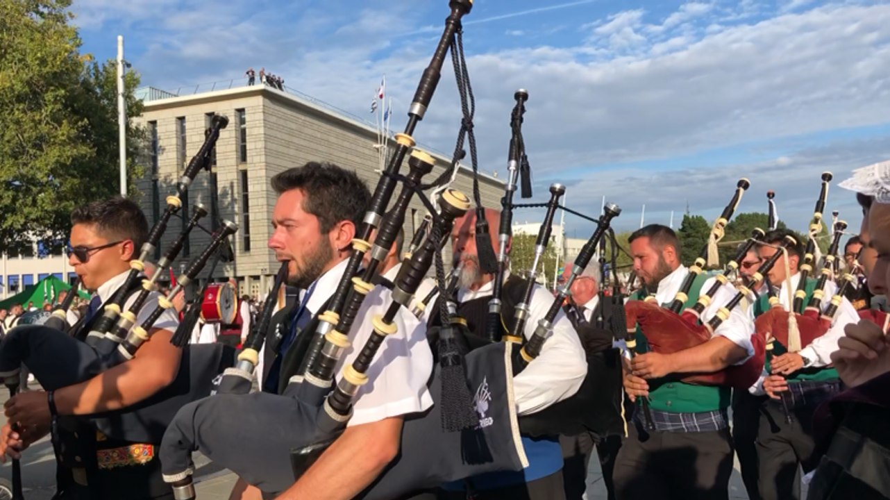 Festival Interceltique. 3 000 sonneurs et danseurs au diapason marchent sur Lorient