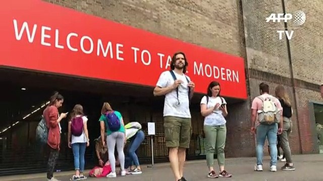 Adolescente detido por jogar criança do 10º andar da Tate Modern