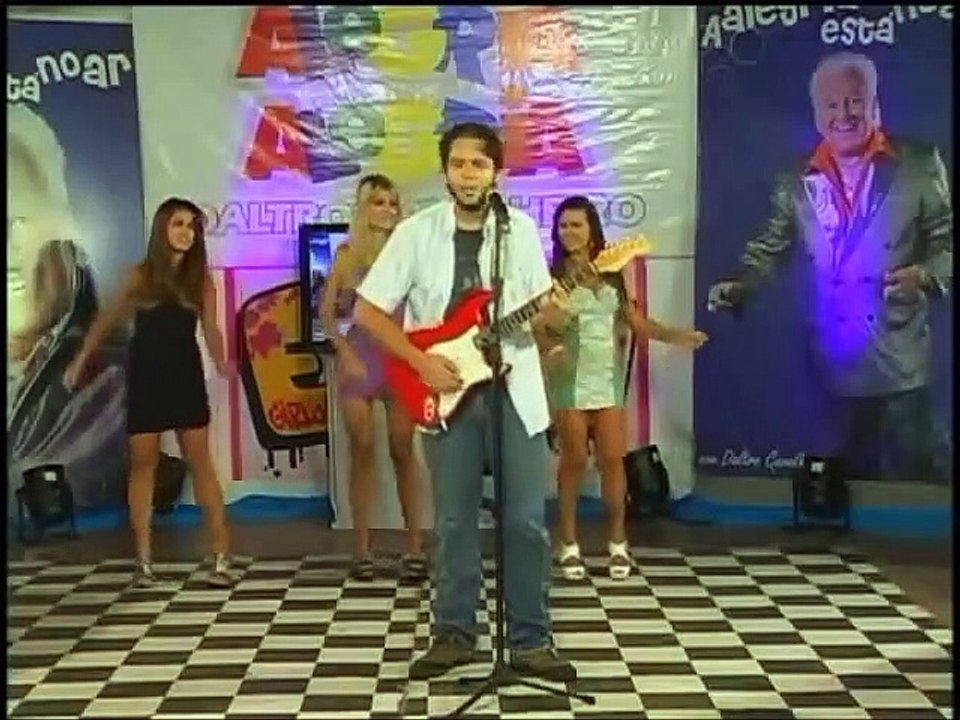 Tiago Martins-quem não tem dinheiro conta história programa alegria alegria com Daltro Cavalheiro. Tiago Martins-Who Has No Money Tell Story Program Joy Joy With Daltro Cavalheiro.