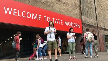 Arrestado un adolescente por lanzar a un niño desde piso 10 de la Tate Modern