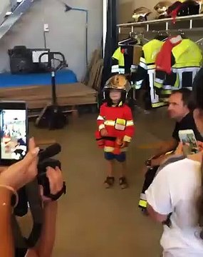 Théo 4ans, tretsois félicité par les sapeurs pompiers de TRETS