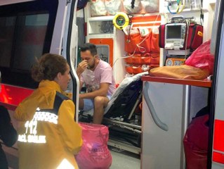 Otelde çıkan yangında 2'si çocuk 10 kişi dumandan etkilendi