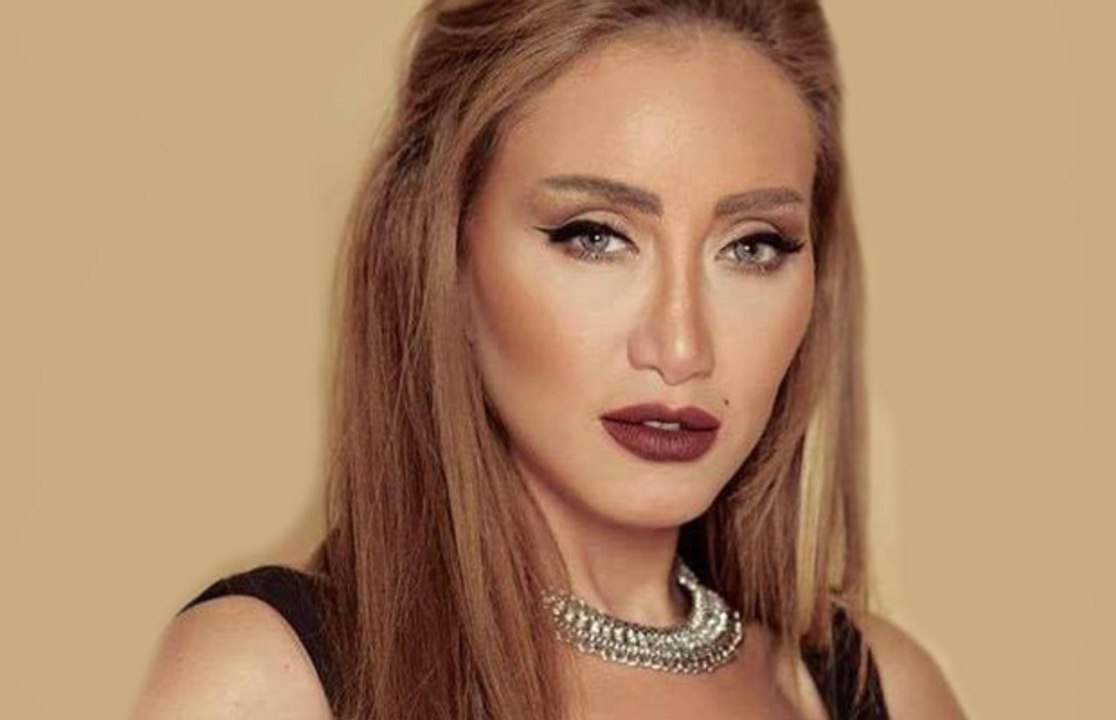 ريهام سعيد في تأثر شديد تبدأ أولى حلقات برنامجها بعد أزمة مرضها
