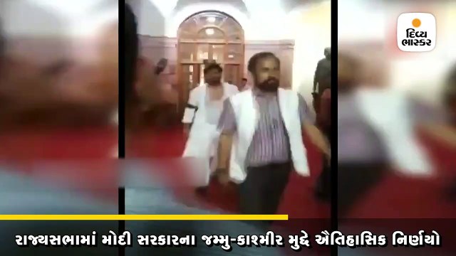 રાજ્યસભામાં PDP સાંસદોએ કપડાં ફાડ્યા, ગુલામ નબી આઝાદ ધરણા પર બેઠા