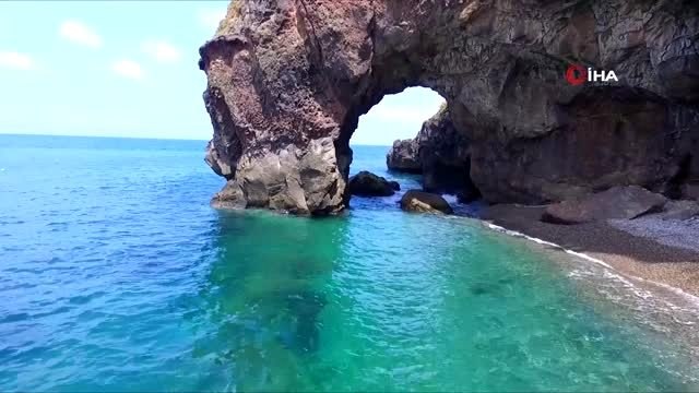 Görenleri kendine hayran bırakan 'Deliklitaş' havadan görüntülendi