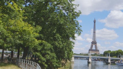 الحياة في مسكن مطل على برج إيفل