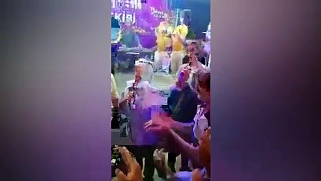 Doğu Perinçek, seçim çalışması için gittiği Adıyaman'da Kürtçe türkü söyledi