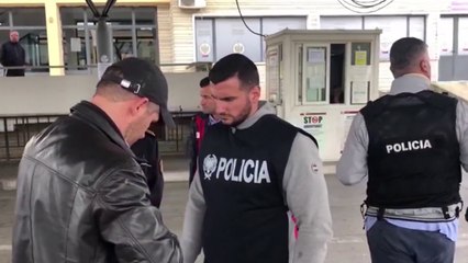 PROTESTOI PAS VARRIMIT TË KACIFAS, GREKUT I NDALOHET HYRJA NË SHQIPËRI