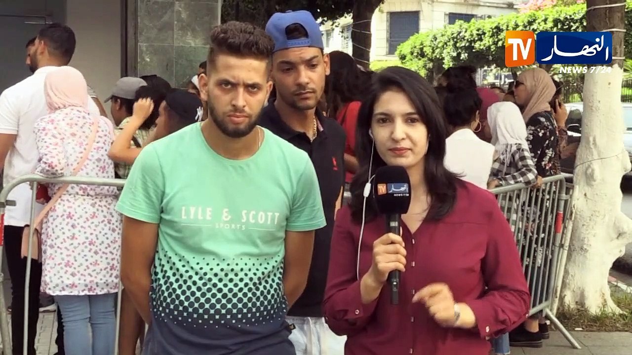 حشود بشرية أمام شبابيك أوندا لإقتناء تذكرة حفل...