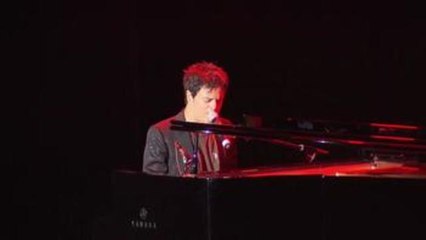 El talento de Jamie Cullum deslumbra y conquista al público de Cap Roig