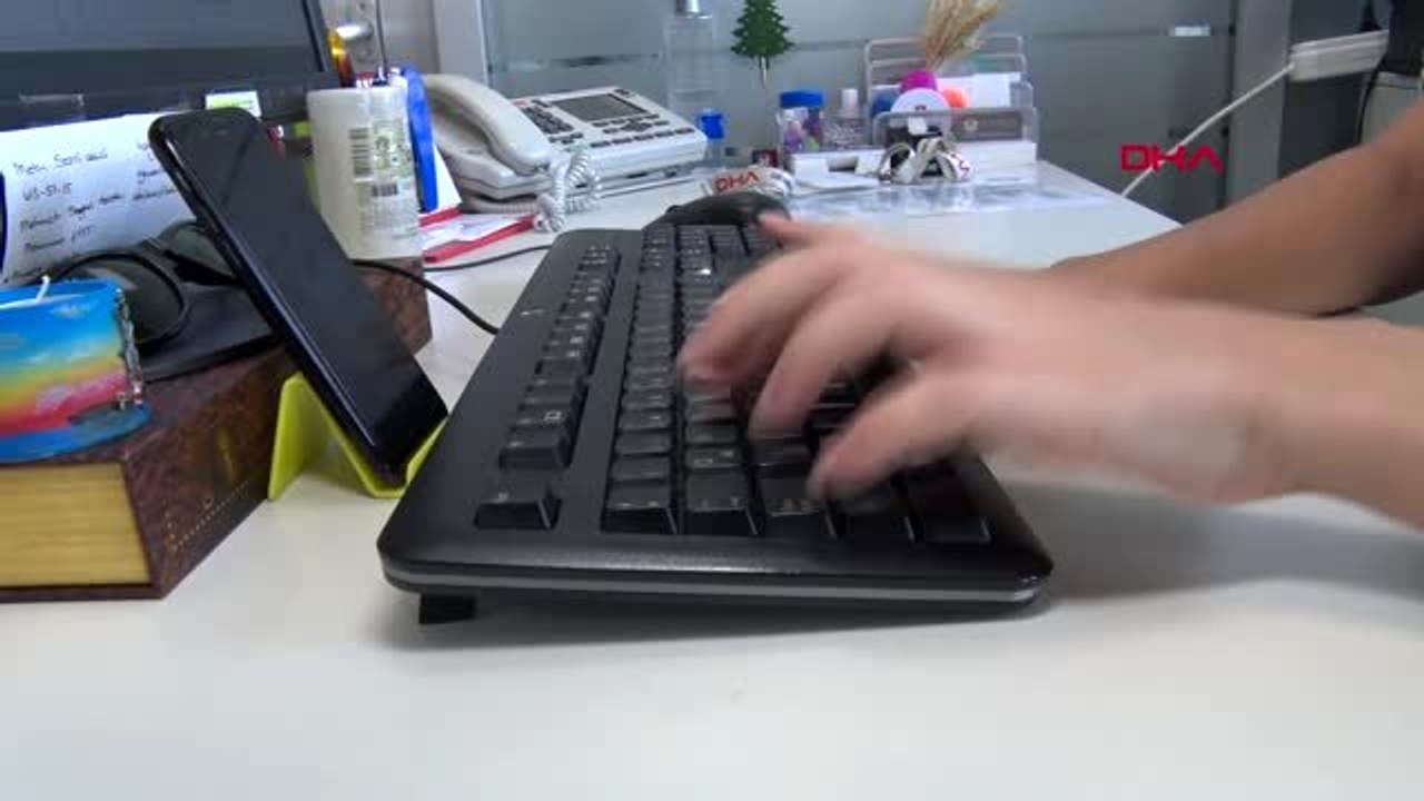 İSTANBUL- ÇAĞIN YENİ HASTALIĞI BAŞPARMAK TENDON SIKIŞMASI