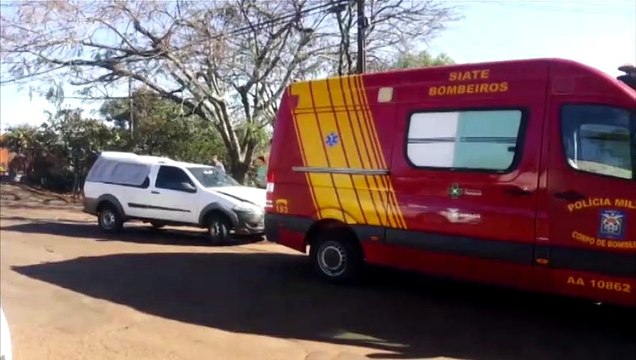 Jovem fica ferido em colisão entre veículos no Bairro Universitário