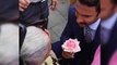 Ranveer Singh gives flower to old lady in London; Video goes viral on social media | FilmiBeat