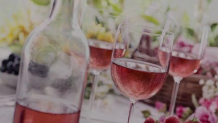 White Zinfandel vs. Rosé: What’s the Difference? 🍷