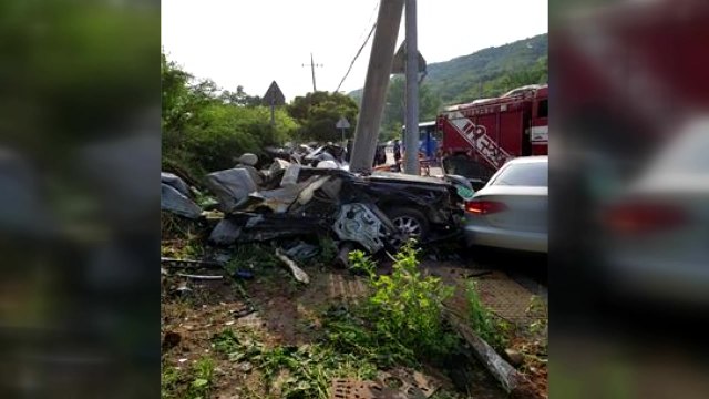 80대 운전자 중앙선 넘어 충돌...2명 숨져 / YTN