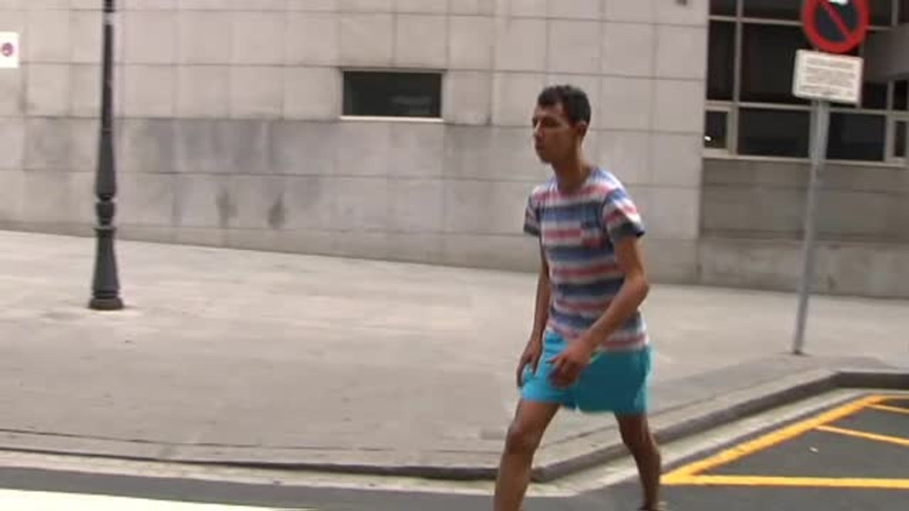 Acuden a firmar al juzgado tres de los jóvenes de la 'manada' de Bilbao que quedaron en libertad con cargos