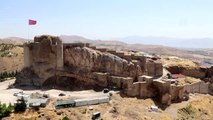 Harput Kalesi'nde arkeolojik kazı