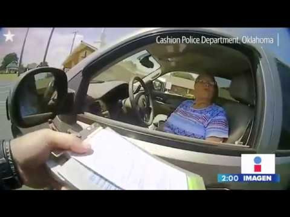 Así arrestaron a una mujer de 65 años por cometer una infracción vial | Noticias con Yuriria