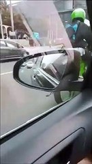 Ce motard en Kawasaki risque de vous faire rire