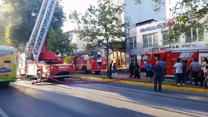 6 Katlı binanın çatısında çıkan yangın korkuttu