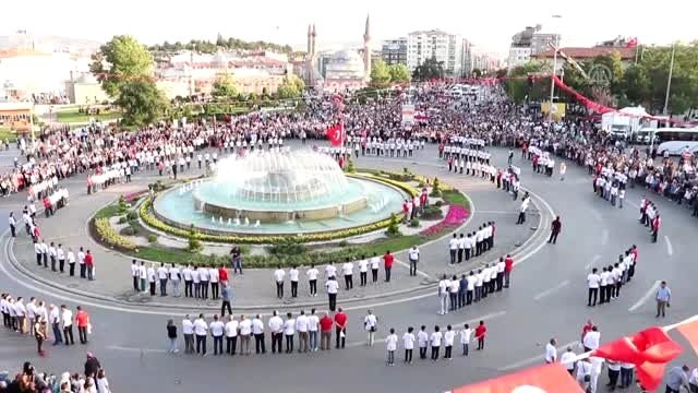 Gardaşlık Festivali nde 1058 kişi Sivas Ağırlaması Halayı çekti