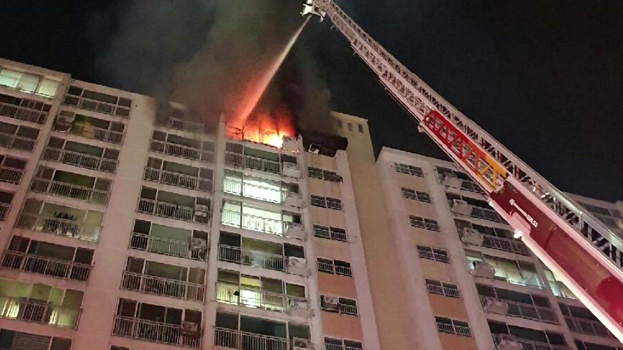 목포 15층짜리 아파트서 불...150여 명 대피 / YTN