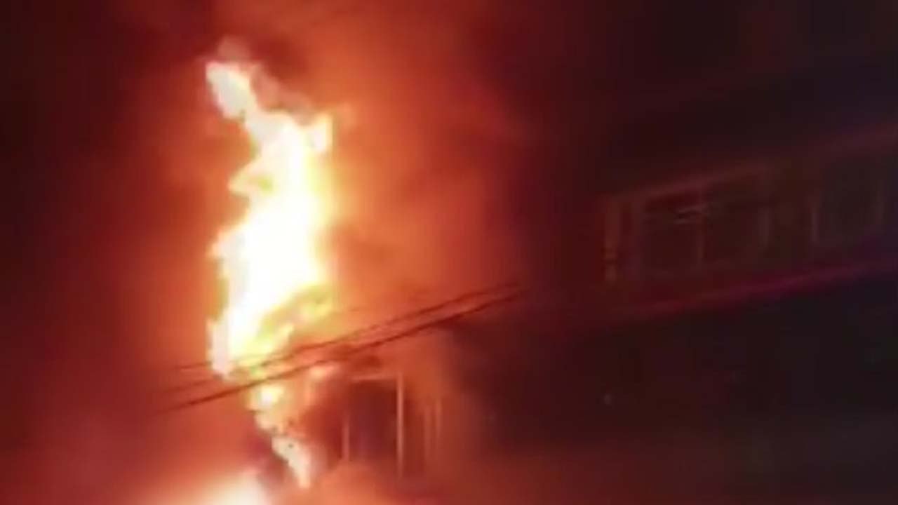 부산 횟집서 불...일가족 4명 다쳐 / YTN