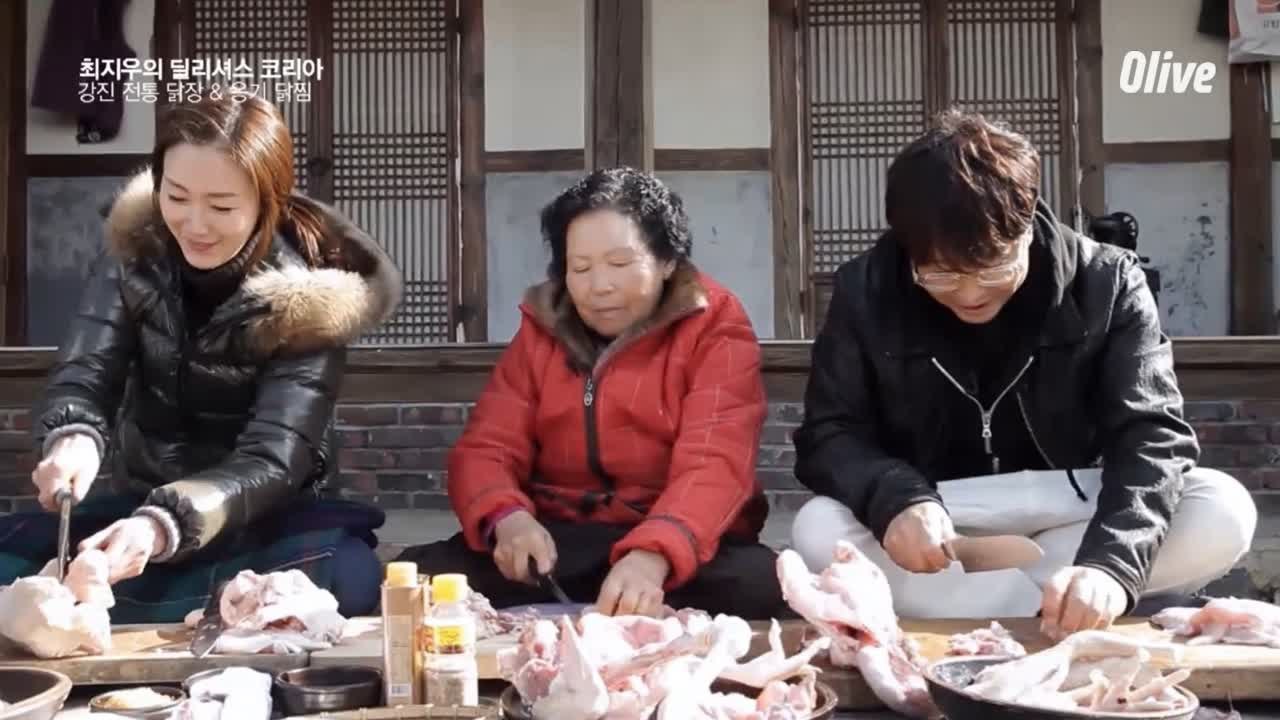 전라남도 강진의 전통 닭장과 옹기닭찜
