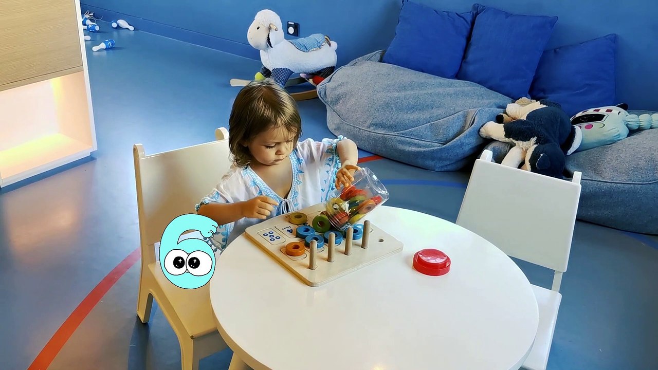 Learn colors and how to count to 10 with Mia. Educational video for children
