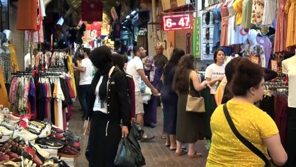 Tarihi Uzun Çarşı’da bayram hareketliliği