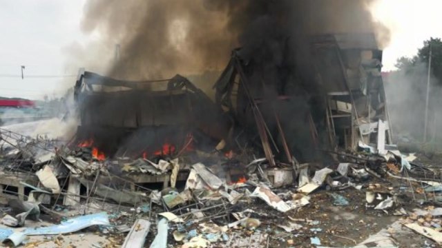 경기 안성 종이상자 제조 공장에서 불... 1명 사망·10명 부상 / YTN