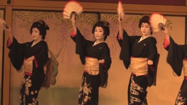 En el moderno Japón, el mundo de las geishas sigue fiel al pasado