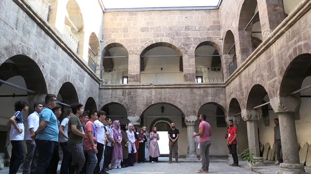 Üç asırlık medrese yeni yüzüyle ziyaretçilerini ağırlıyor - HAKKARİ