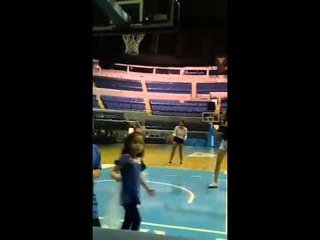 Alyssa Valdez tries her hand at basketball