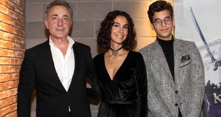 Oyuncu Mehmet Aslantuğ'un oğlunun arabada verdiği poza tepki yağdı