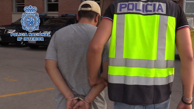 Detenidos 17 miembros de bandas latinas en Madrid-. Firma: DGF .-