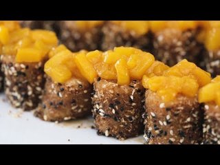 Video herunterladen: Mango Suman Sushi Recipe | Yummy Ph