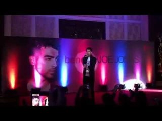 Joe Jonas sings "Love Slayer" at the Bench Presscon