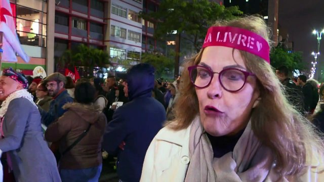 Milhares marcham contra ditadura no Brasil