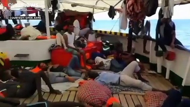 أوبن أرمز لا تزال عالقة في عرض المتوسط وعلى متنها 121 مهاجراً