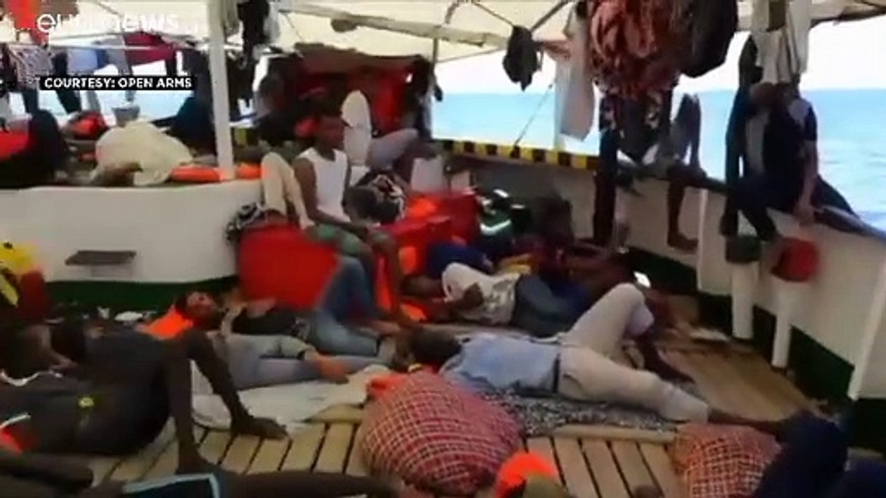 "أوبن أرمز" لا تزال عالقة في عرض المتوسط وعلى متنها 121 مهاجراً
