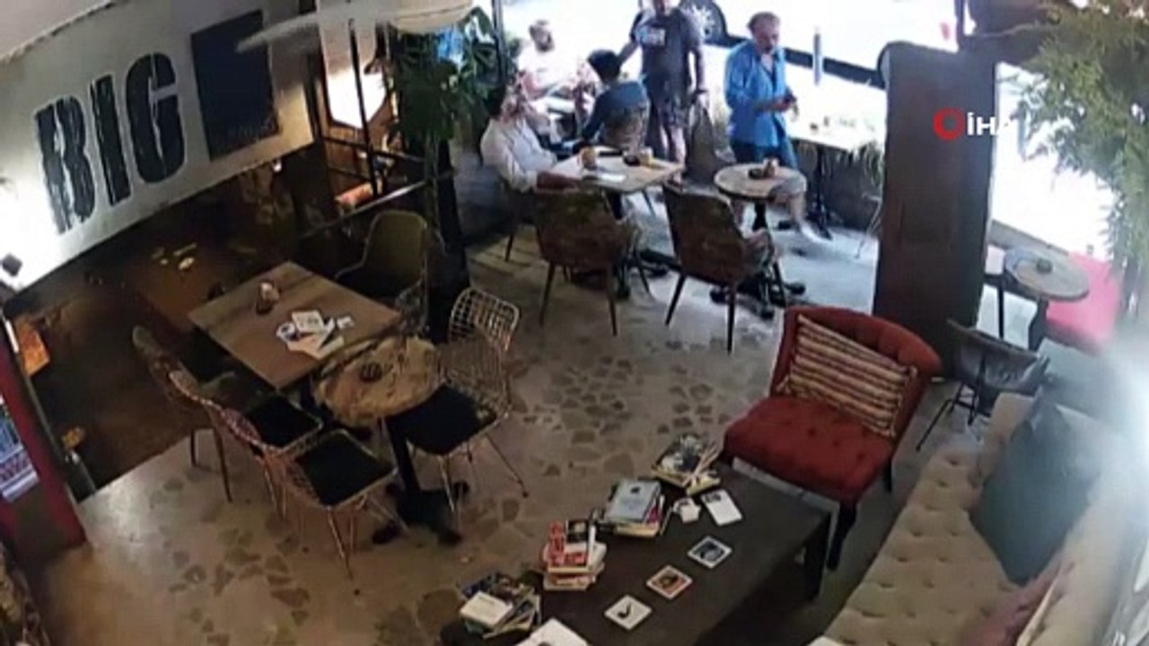 İstanbul'da dehşet! Müşterisine balta ile saldırdı